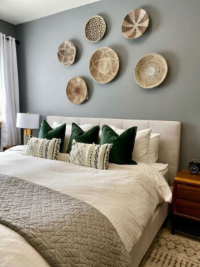 Stylish Modern 2 bedroom house across from Beach